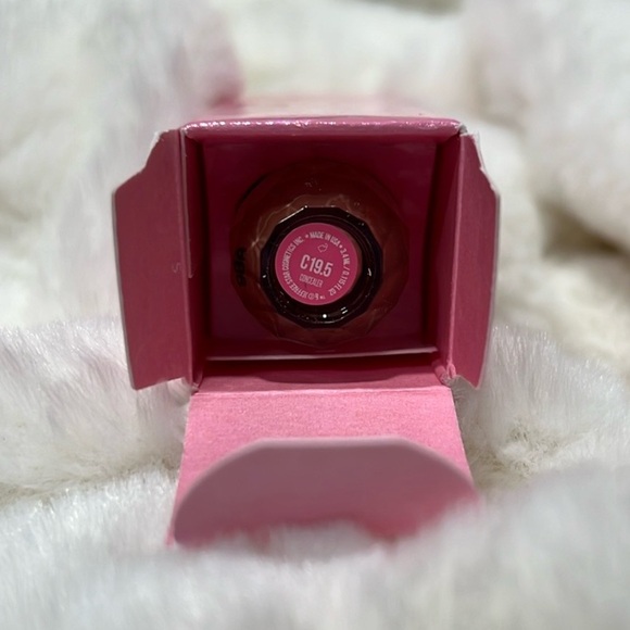 Jeffree Star Magic Star Concealer - Picture 3 of 3